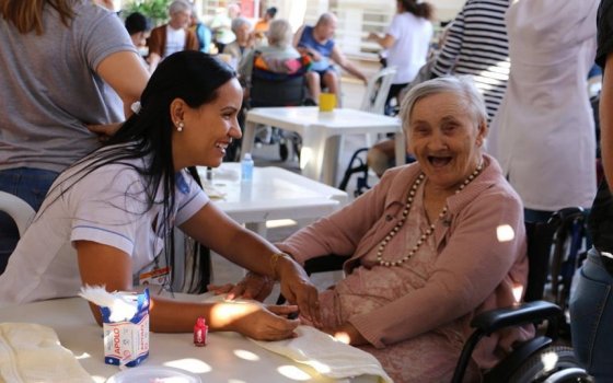 Idosos do Abrigo São José de Olímpia ganham Dia de Beleza do Thermas